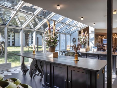 Lunch and dinner served, pool views 