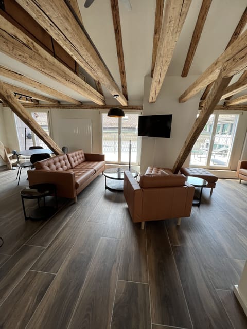 Apartment (Apartment Suite) | Hypo-allergenic bedding, individually decorated, individually furnished