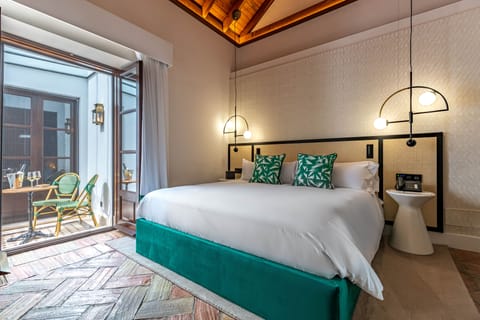 Deluxe Double Room, 1 King Bed, Non Smoking | Egyptian cotton sheets, premium bedding, down comforters