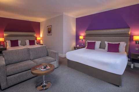 Family Double or Twin Room | Desk, laptop workspace, iron/ironing board, free cribs/infant beds