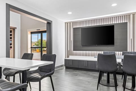 Free daily self-serve breakfast