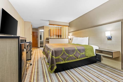 Studio Suite, 1 King Bed, Non Smoking | Desk, free cribs/infant beds, free WiFi, bed sheets