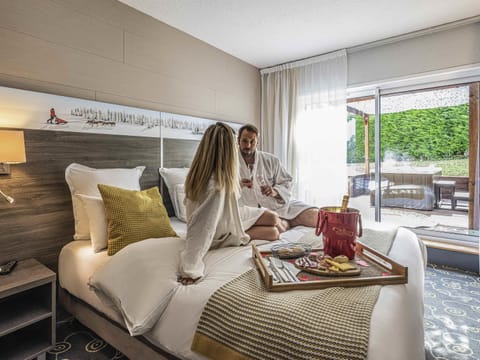 Executive Room, 1 Double Bed, Terrace, Garden View | Premium bedding, in-room safe, desk, blackout drapes