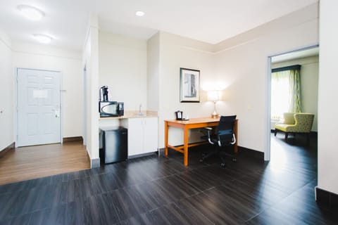 Family Single Room | Premium bedding, desk, laptop workspace, iron/ironing board