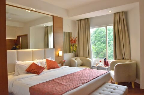 Superior Double or Twin Room, Non Smoking, City View | Minibar, in-room safe, desk, blackout drapes