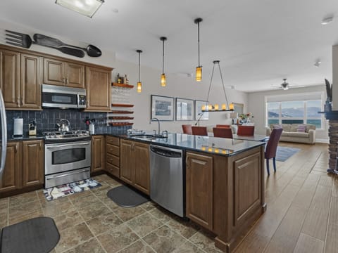 Condo 7208 - Open Floor Plan