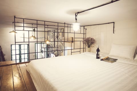 Deluxe House | 1 bedroom, desk, iron/ironing board, free WiFi