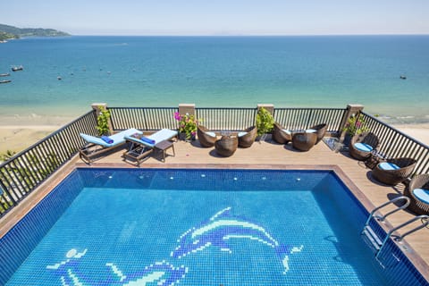 Outdoor pool, open 6:00 AM to 10:00 PM, pool umbrellas, sun loungers