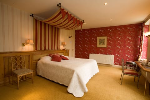 Superior Double Room, 1 King Bed, Garden View | Individually furnished, desk, iron/ironing board, free wired internet