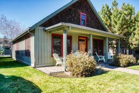 Your Close-in Downtown Cottage