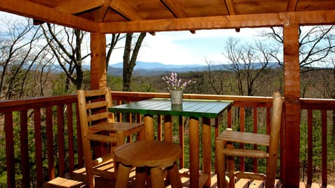 Breakfast, lunch and dinner nook.