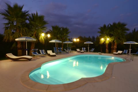 Seasonal outdoor pool, pool umbrellas, sun loungers