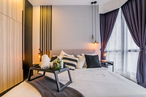 City Apartment, 2 Queen Beds | 1 bedroom, desk, iron/ironing board, rollaway beds