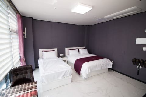 Triple Room | Premium bedding, minibar, blackout drapes, WiFi
