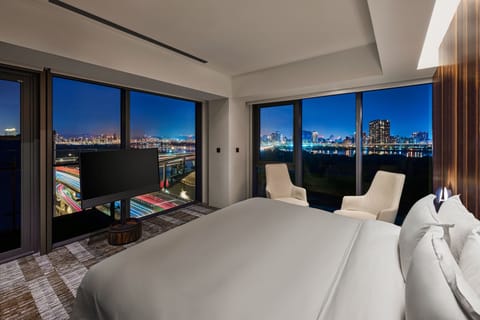 River Corner Suite, Suite, 1 King, River view | Premium bedding, down comforters, pillowtop beds, in-room safe