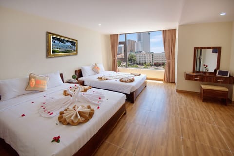 Family Room, Balcony | Minibar, in-room safe, desk, soundproofing