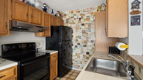 Condo, 2 Bedrooms | Private kitchen | Fridge, microwave, oven, dishwasher