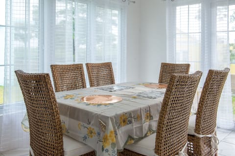 Room | In-room dining