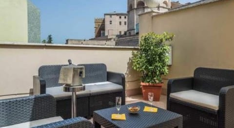 Family Suite, Balcony, City View | Terrace/patio