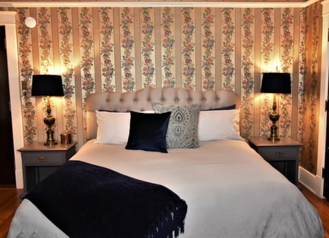 Kingsland Room | 4 bedrooms, premium bedding, down comforters, pillowtop beds