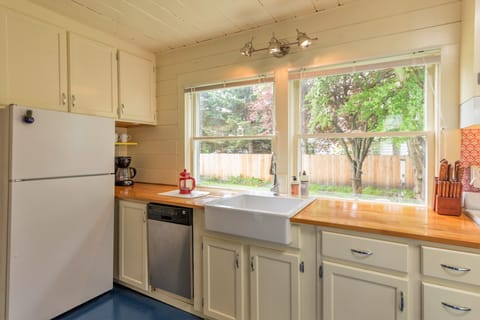 Full kitchen that is stocked with all your cooking needs.