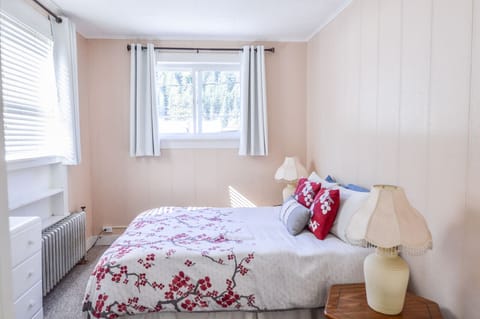 Queen bed in sleeping area