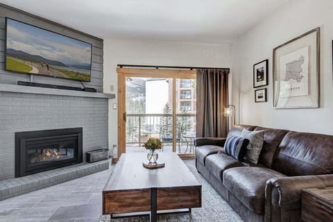 Living Area - Mountainwood 301 - Breckenridge Vacation Rental