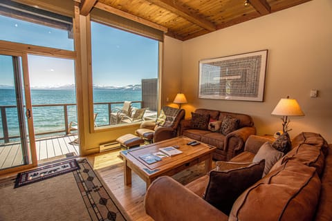 Star Harbor 16 - Living Area View