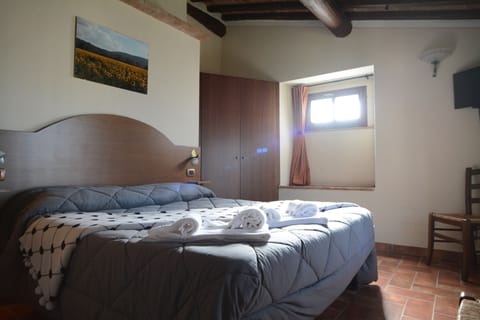 Single Room | Premium bedding, free cribs/infant beds, rollaway beds, free WiFi