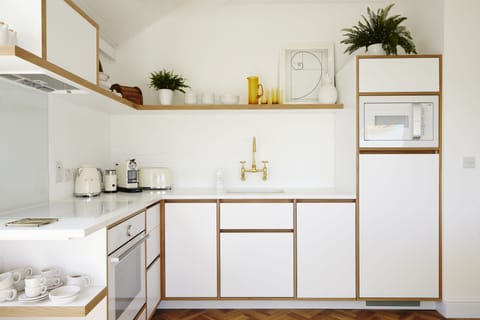 Studio (Sands Studio) | Private kitchen | Fridge, microwave, oven, stovetop