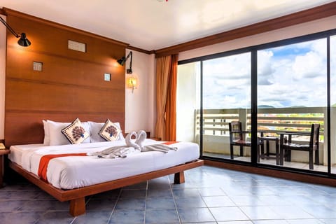 Premier Double Room with Ice Bath Experience | Minibar, in-room safe, desk, laptop workspace