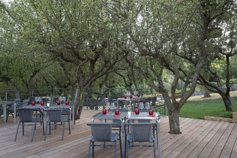 Breakfast, lunch and dinner served