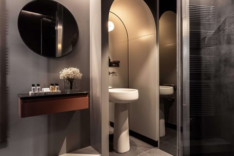 Superior Double Room, 1 Double Bed | Bathroom | Rainfall showerhead, designer toiletries, bathrobes, slippers