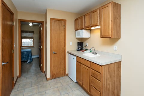 Twin Suite 4 W/Private Deck | Private kitchen | Coffee/tea maker