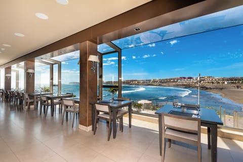 Breakfast, lunch and dinner served
