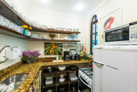 Luxury Penthouse, Multiple Bedrooms, City View | Private kitchen | Microwave, coffee/tea maker