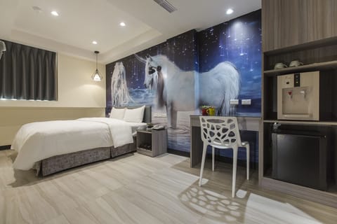 Business Double Room, 1 Queen Bed | Desk, soundproofing, free WiFi, bed sheets