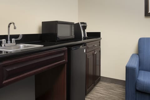 Suite, Multiple Beds, Accessible (Mobility, Accessible Tub) | Desk, blackout drapes, iron/ironing board, rollaway beds