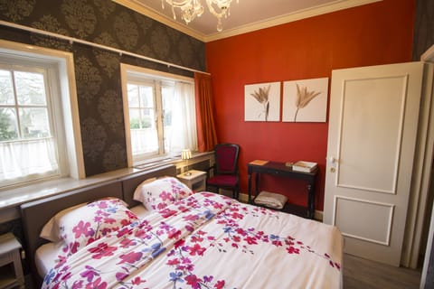 Classic Double Room (vermillon) | Free WiFi