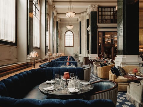 8 restaurants; breakfast, lunch, dinner, and brunch served