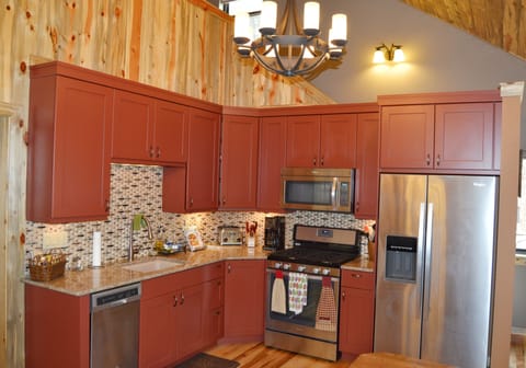 Dreamcatcher Cabin | Private kitchen | Microwave, coffee/tea maker, toaster, highchair