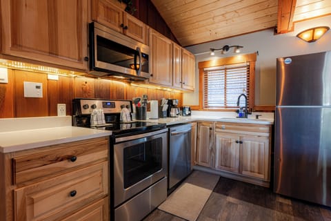 Blue Spruce Cabin | Private kitchen | Microwave, coffee/tea maker, toaster, highchair