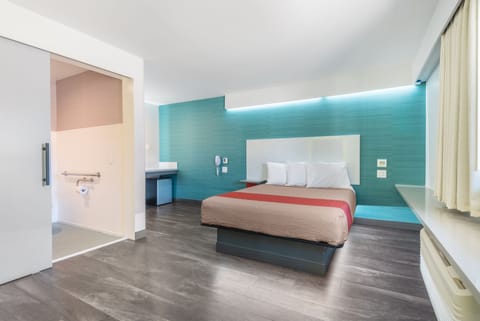 Room, 1 Queen Bed | In-room safe, desk, blackout drapes, iron/ironing board
