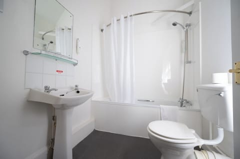 Twin Room | Bathroom | Hair dryer, towels