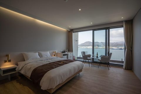 Standard Double Room, Ocean View (B) | Down comforters, free WiFi