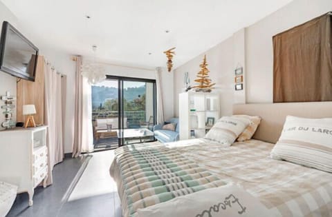 Family Suite | 5 bedrooms, Select Comfort beds, minibar, individually decorated