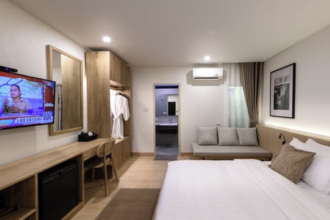 Fahmaii Deluxe Room | Desk, rollaway beds, free WiFi, bed sheets