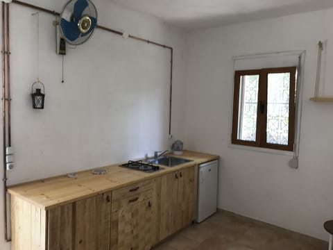 Traditional House, Mountain View | Private kitchen | Fridge, stovetop, coffee/tea maker, rice cooker