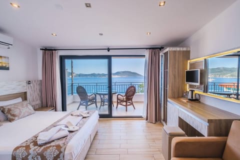 Deluxe Double or Twin Room, Sea View | Premium bedding, soundproofing, free WiFi, bed sheets