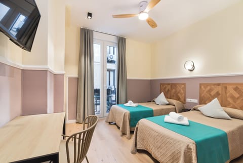 Superior Twin Room, 1 Bedroom | Desk, blackout drapes, soundproofing, iron/ironing board
